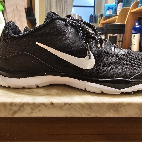 Nike - Picture 3 of 6